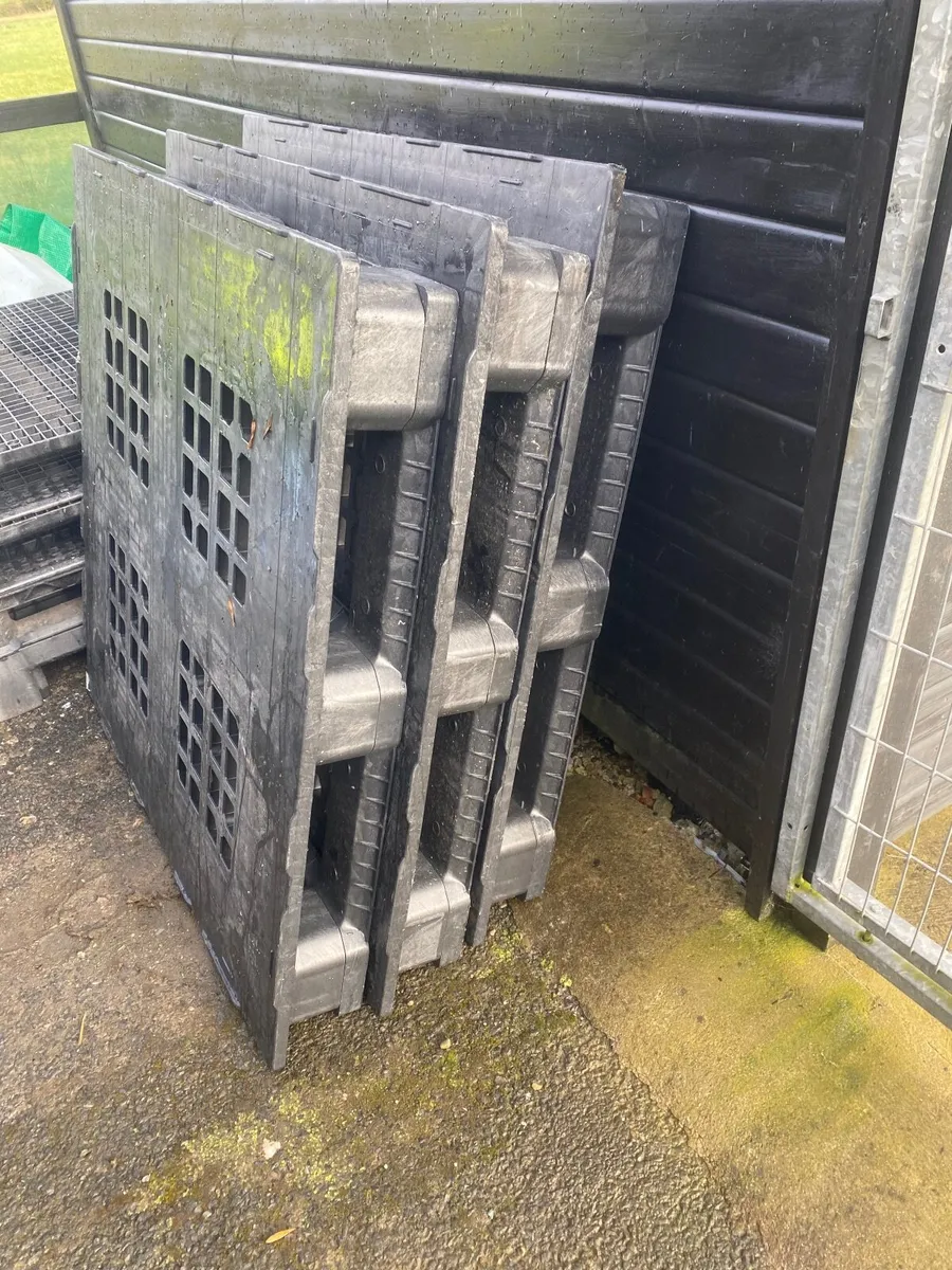 Heavy duty plastic pallets - Image 2