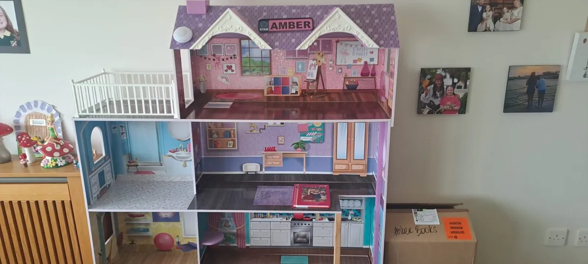 Dolls house - Image 1