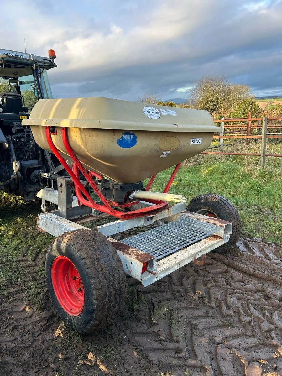 Abbey fertilizer spreader - Image 1