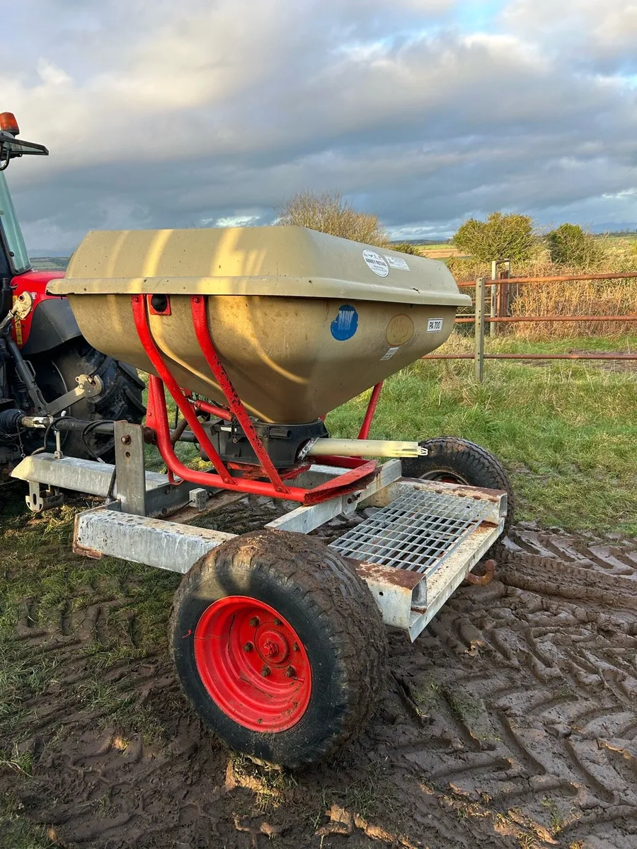 Abbey fertilizer spreader - Image 2