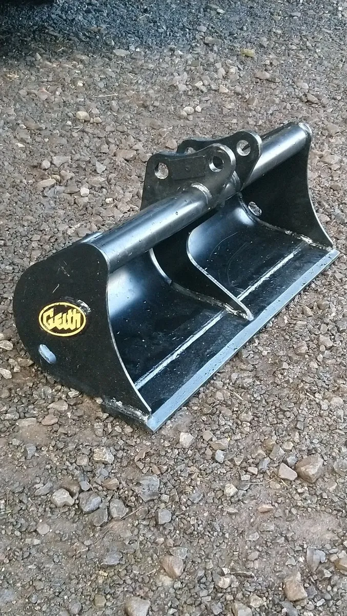 BOBCAT E10 E17 E19 E20 MINI DIGGER BUCKET 30mm - Image 1