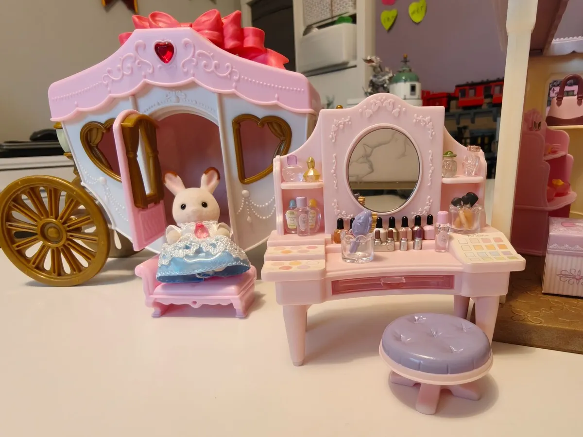 Sylvanian Families Boutique plus more - Image 3