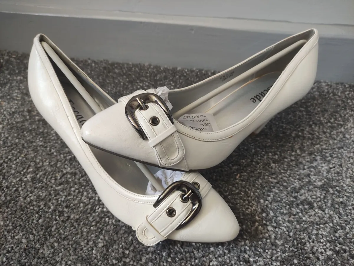 white shoes  size 36 37 38 39 40 new - Image 1