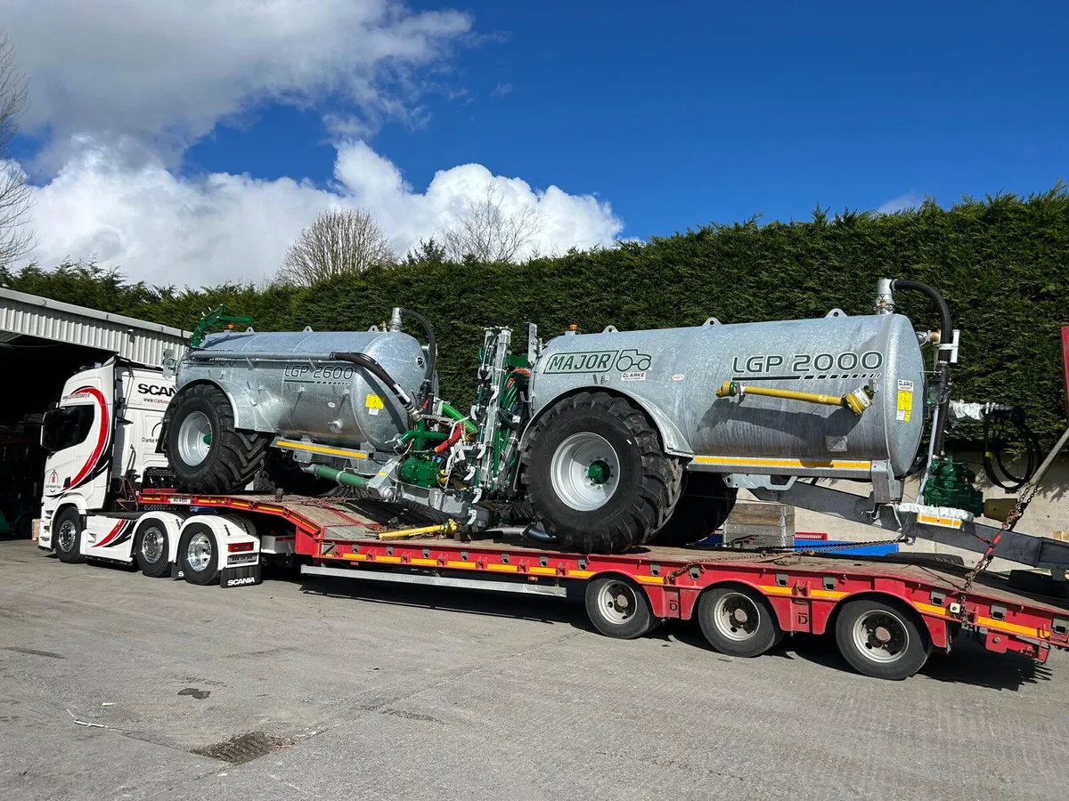 SLURRY TANKS with Rain Guns