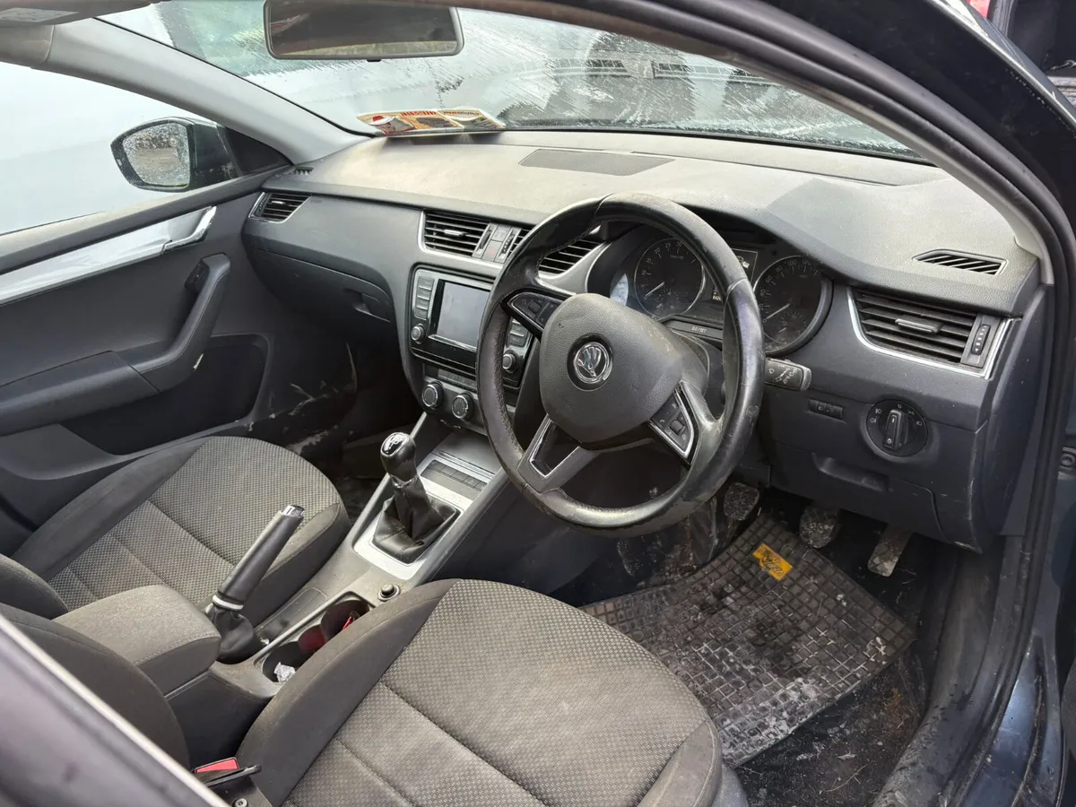 2017 Skoda Octavia 1.6 Tdi low miles - Image 2