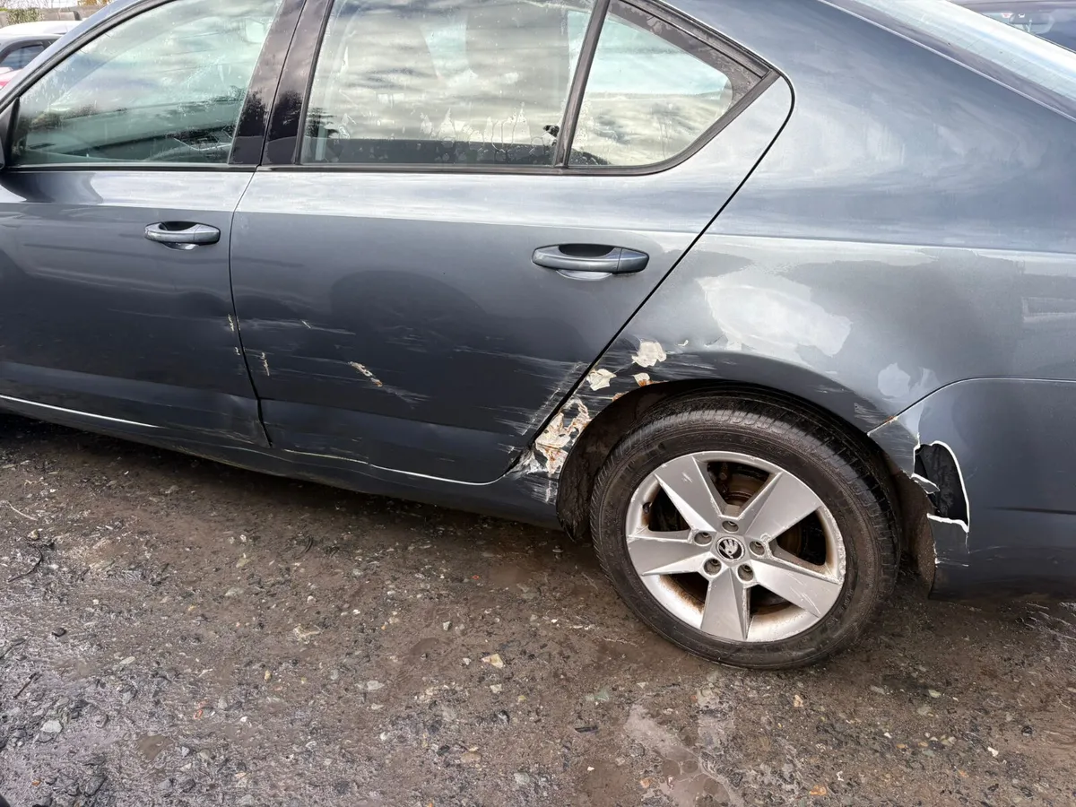 2017 Skoda Octavia 1.6 Tdi low miles - Image 4