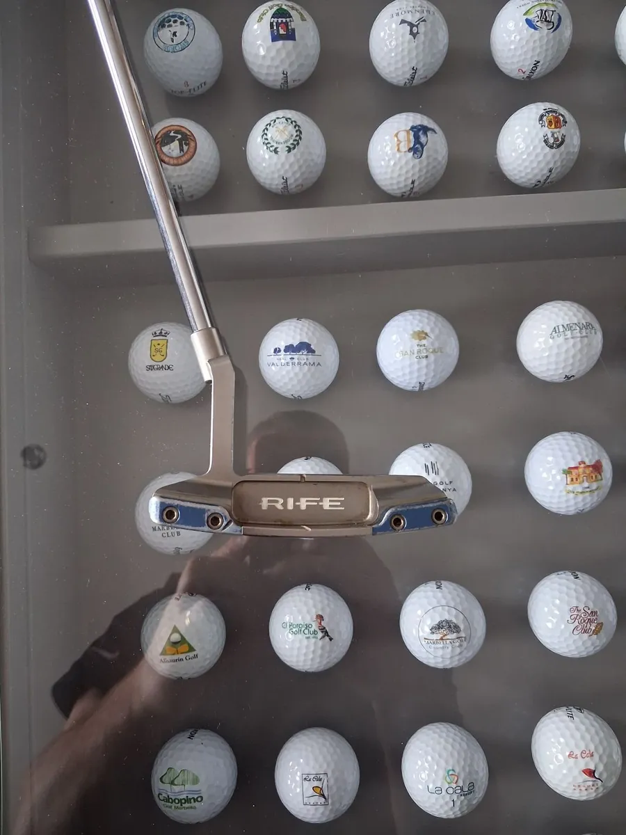 Golf putter - Image 1