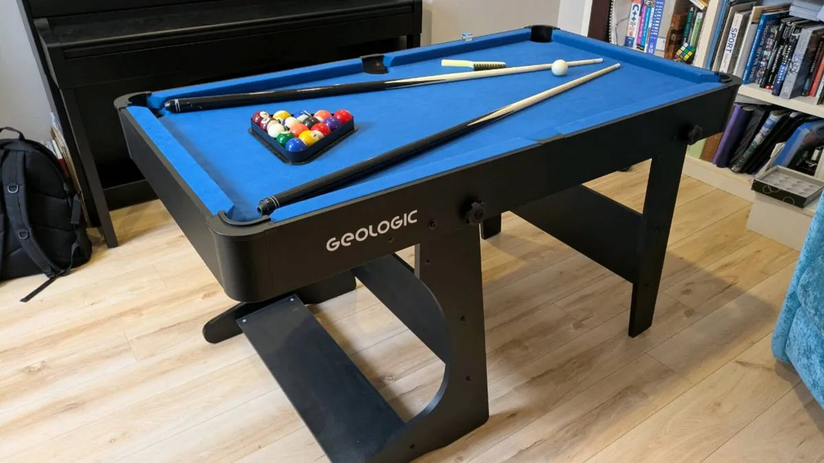 Pool table - Image 1