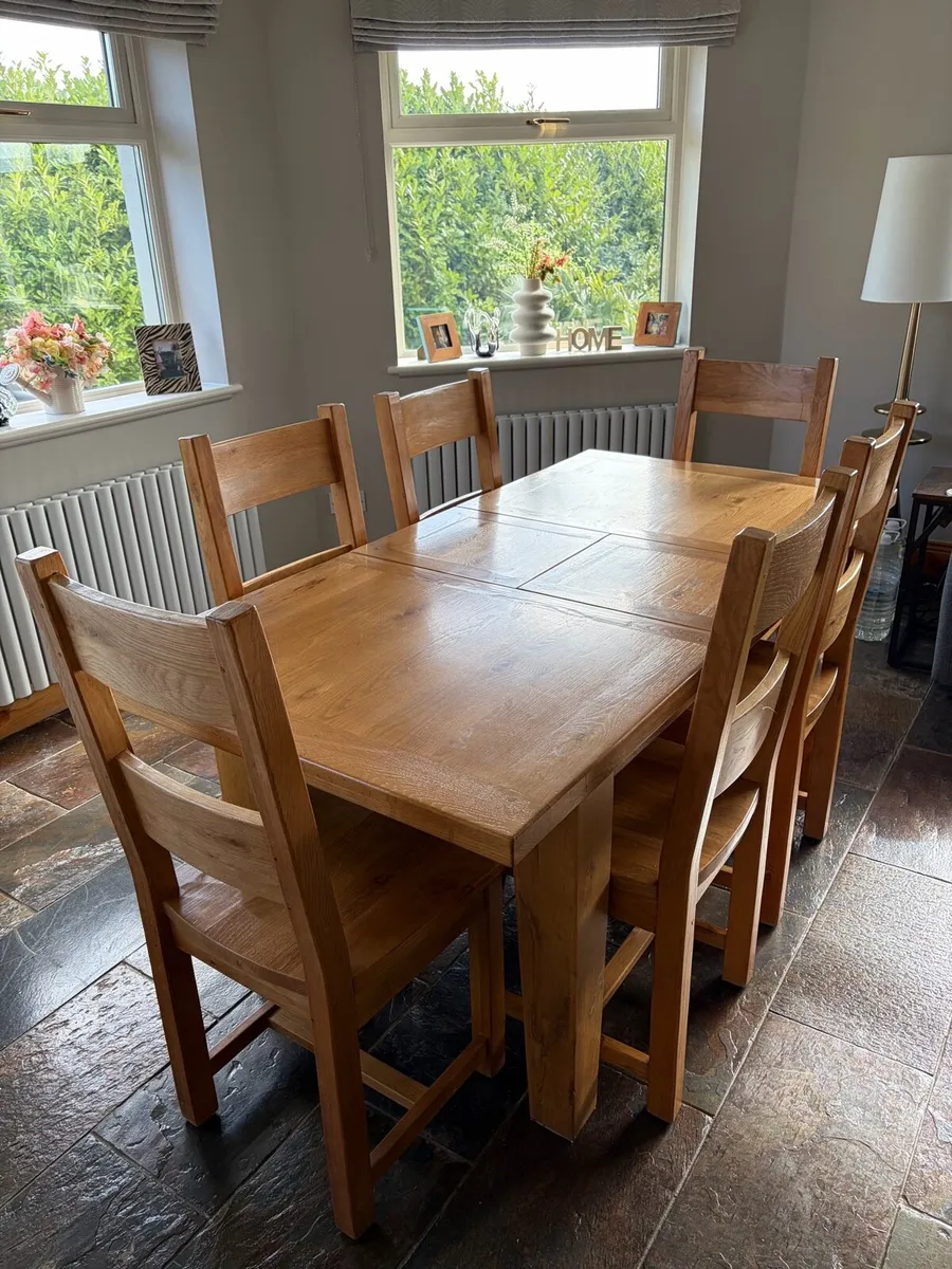 Solid oak table and 6 chairs - Image 3