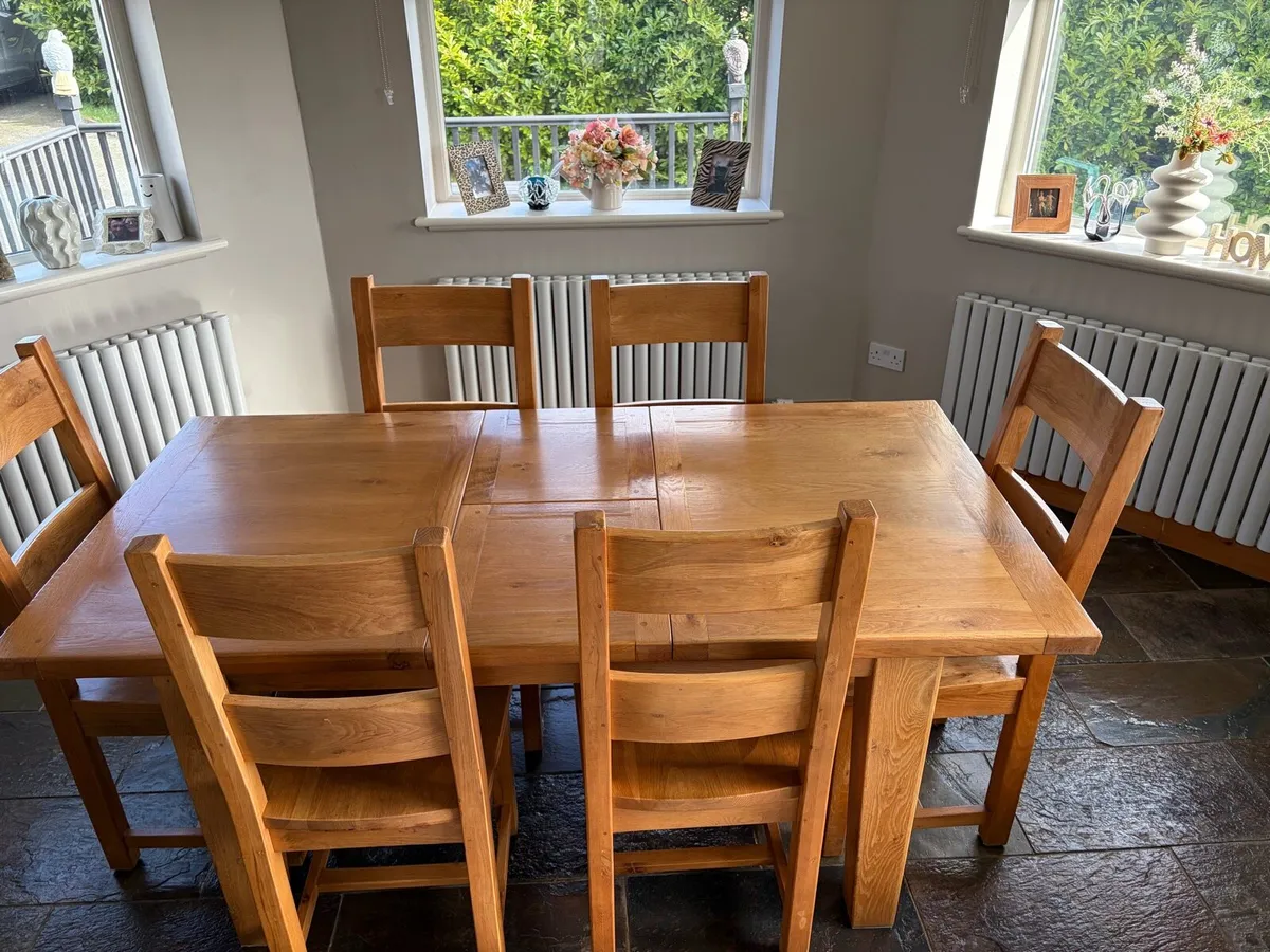 Solid oak table and 6 chairs - Image 2