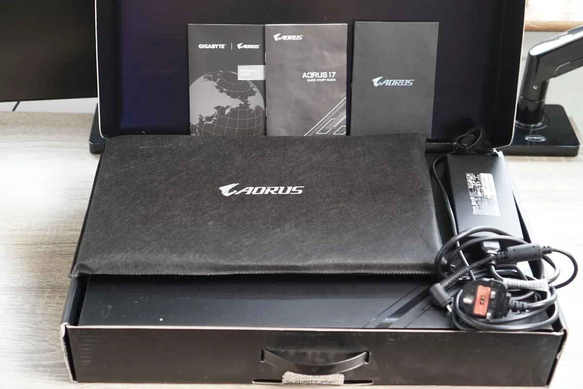 Gigabyte Aorus 17 XE4 Gaming  i7-12700H|RTX 3070Ti - Image 2