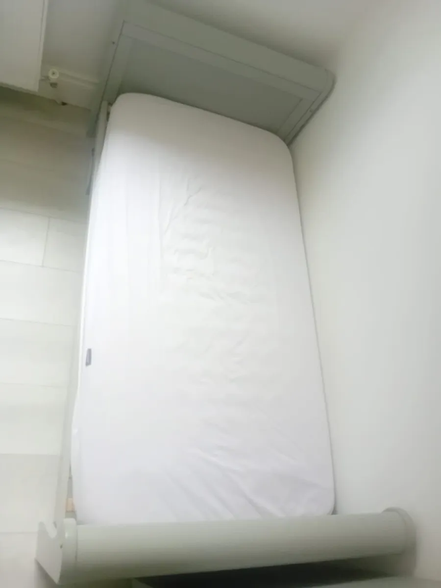 Cot bed with mattress and mattress protector - Image 3