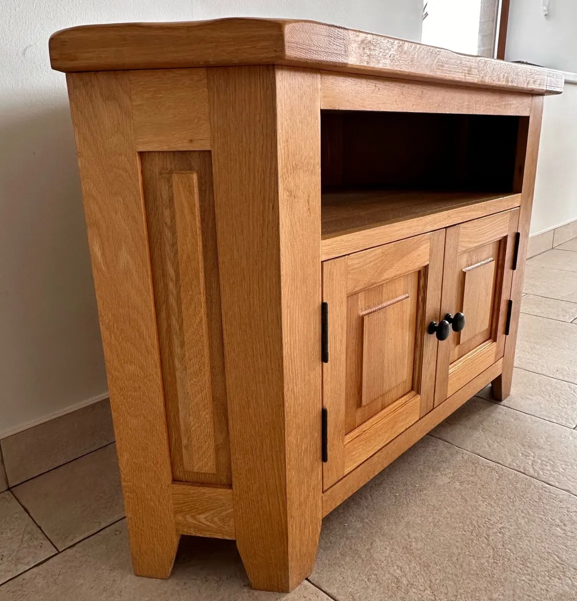Solid oak bookshelf and TV unit - Image 3