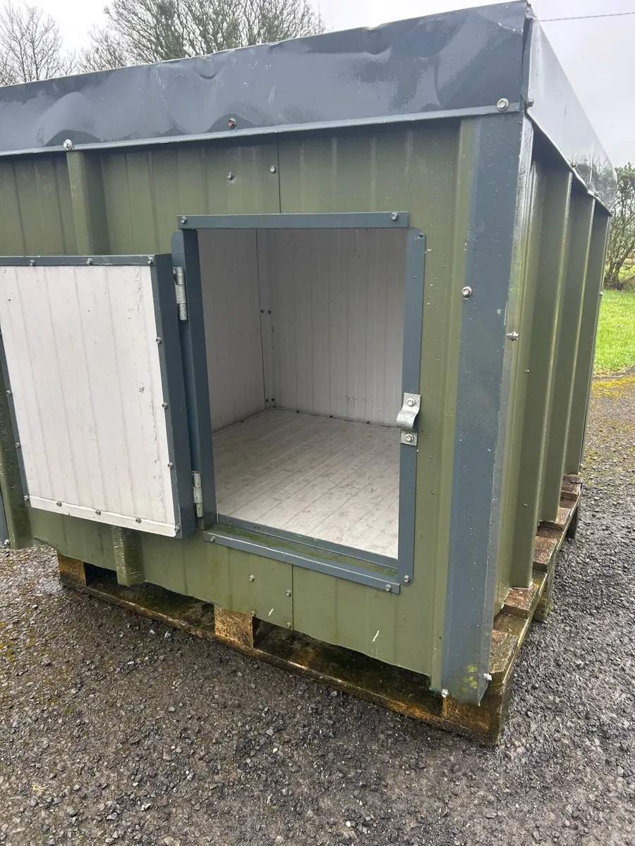 Insulated steel dog house - Image 2