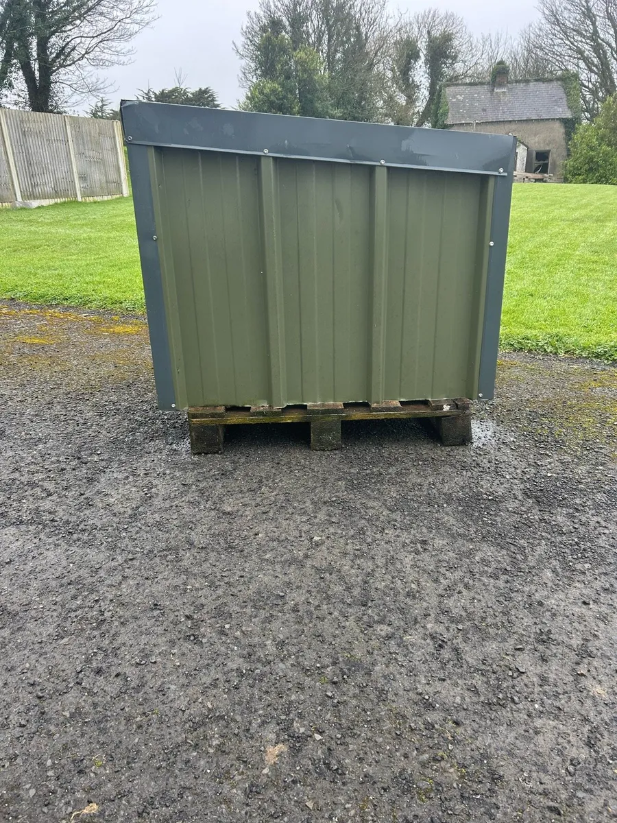 Insulated steel dog house - Image 3