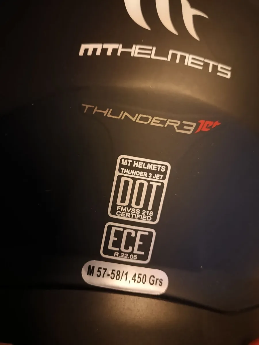 Moped helmet and gloves - Image 3