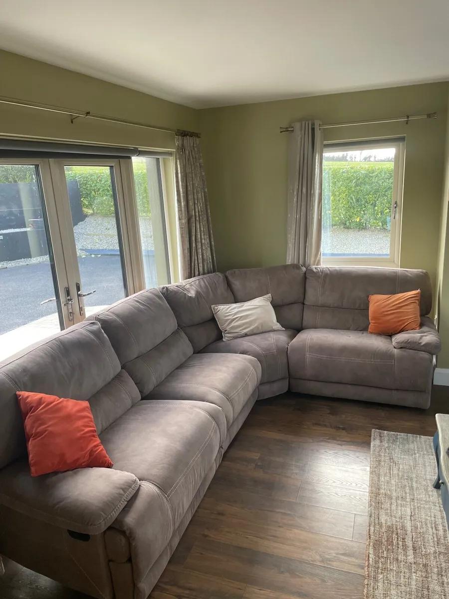 Corner sofa - Image 1