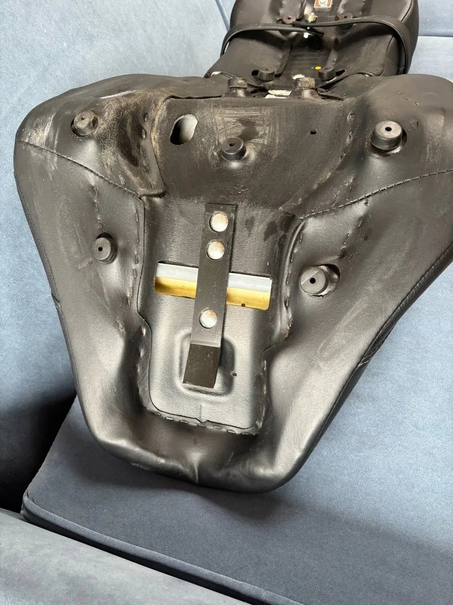 Motorcycle seat Harley Davidson - Image 3