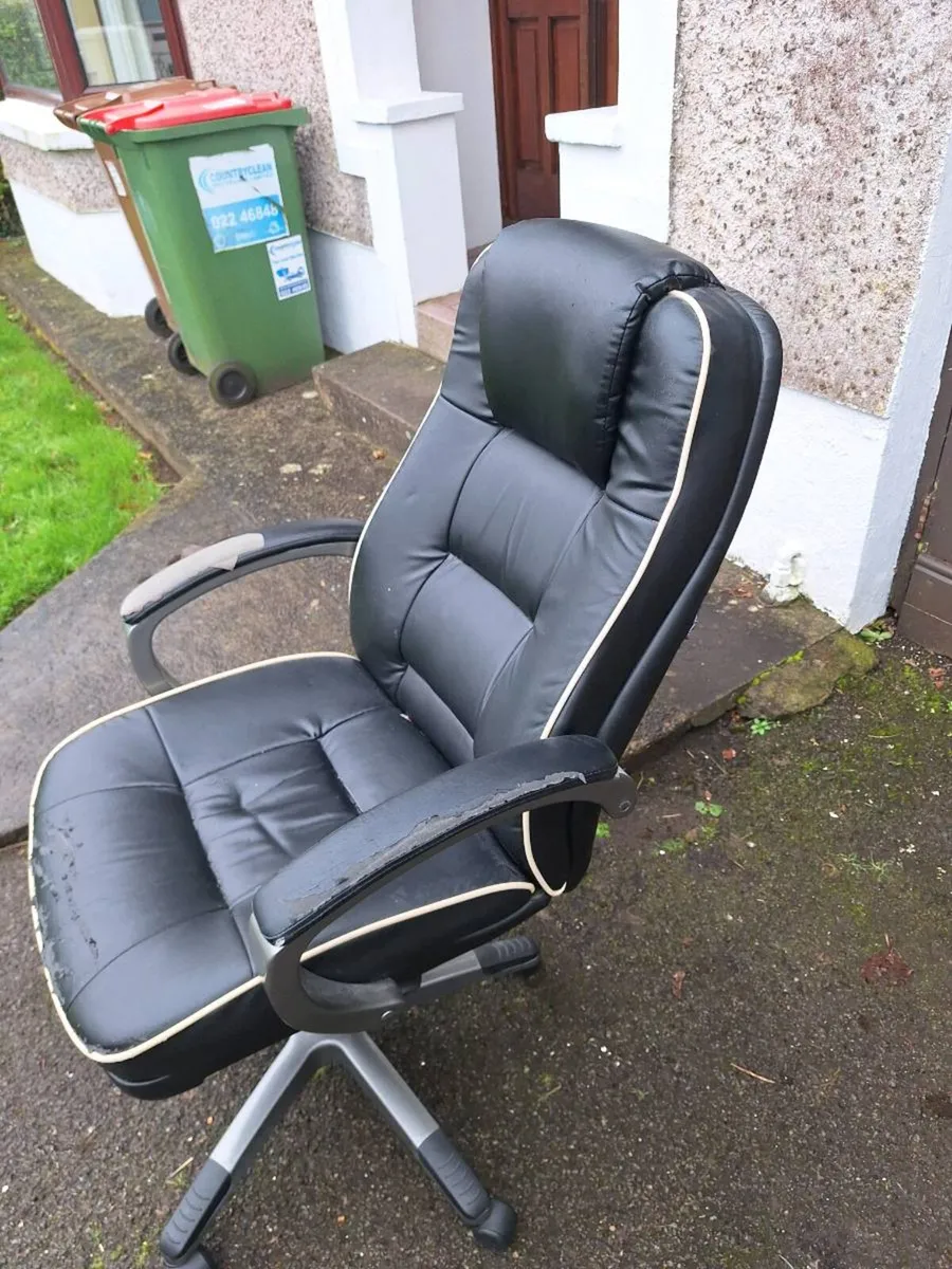 Computer chair - Image 1