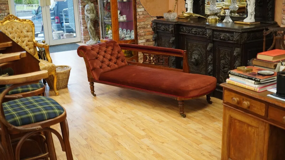 Velvet Chaise Longue Daybed - Image 1