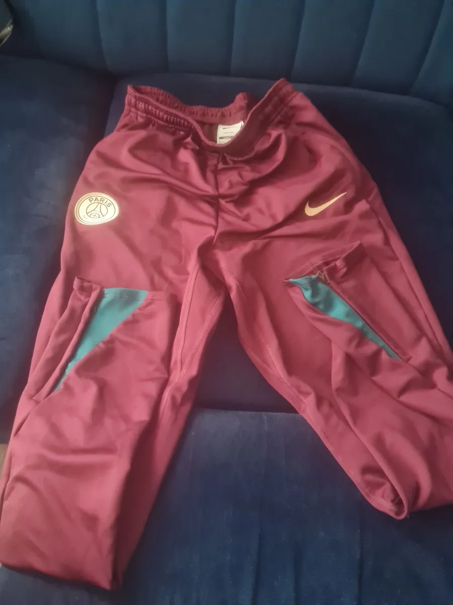 Nike size 158 170 cm - Image 1