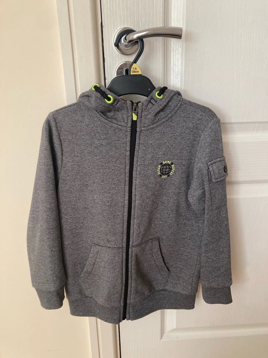 Hoodies/ jumpers 7-8y - Image 2