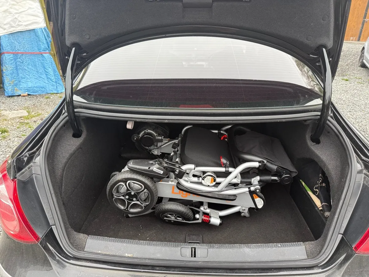 Electrical wheelchair - Image 1