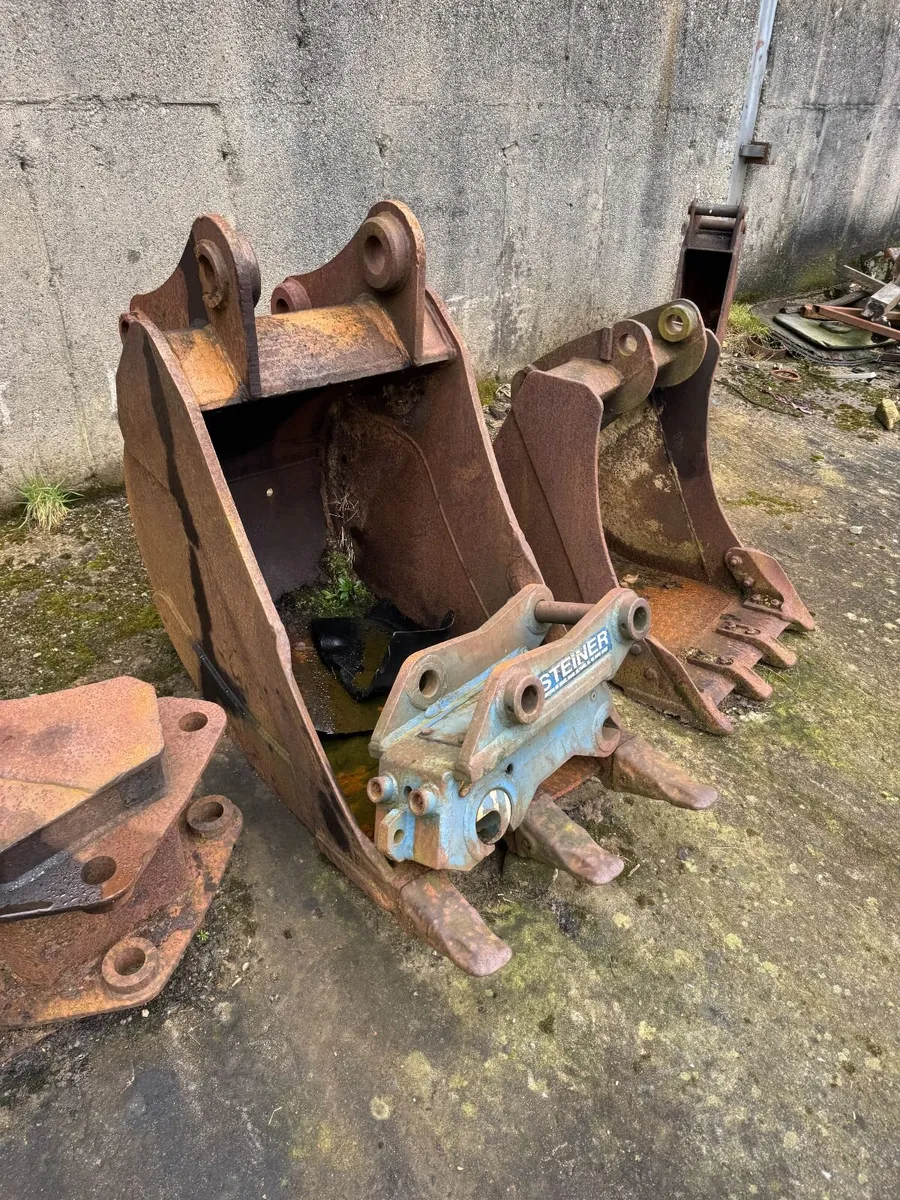 Digger Buckets and quick hitch - Image 3