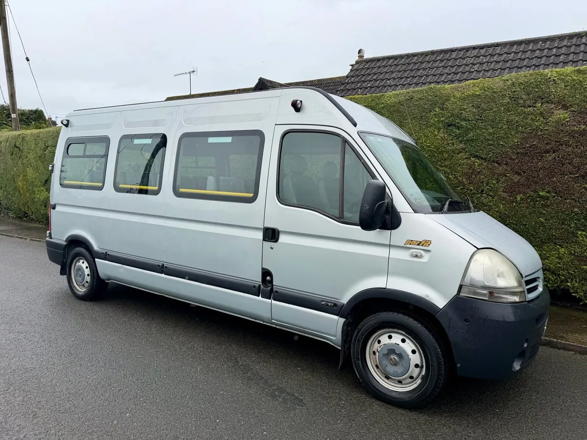 2011 Nissan interstar Ambulance/ minibus - Image 2