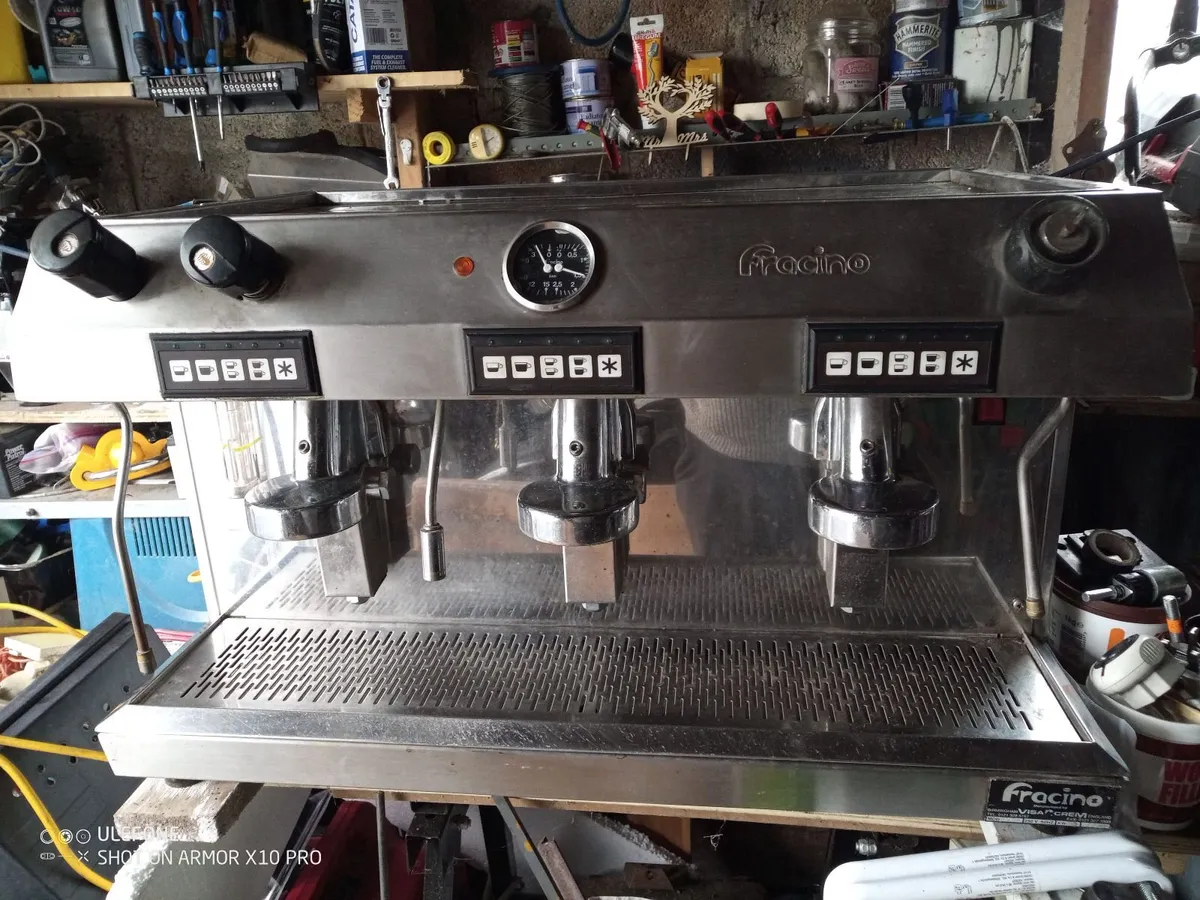 3 group coffee machine - Image 1