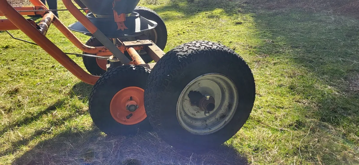 Tow-Behind Heavy-Duty Spreader – Ready to Work - Image 2