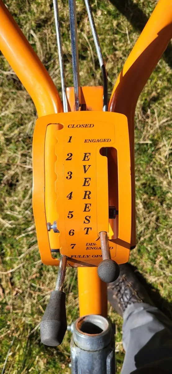 Tow-Behind Heavy-Duty Spreader – Ready to Work - Image 3