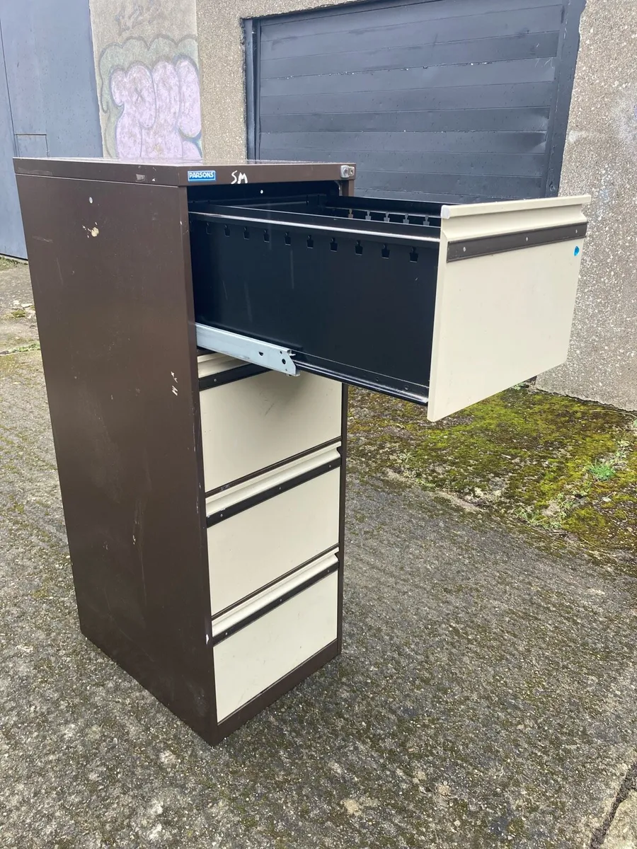 Filing Cabinet - with Key - 4 drawer - Image 2