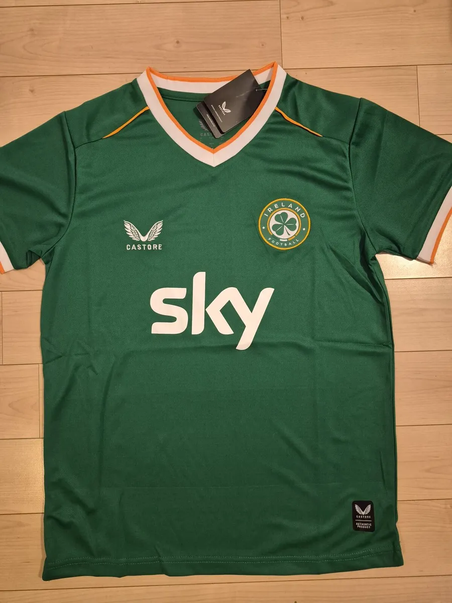 Ireland home and away football jersey - Image 1