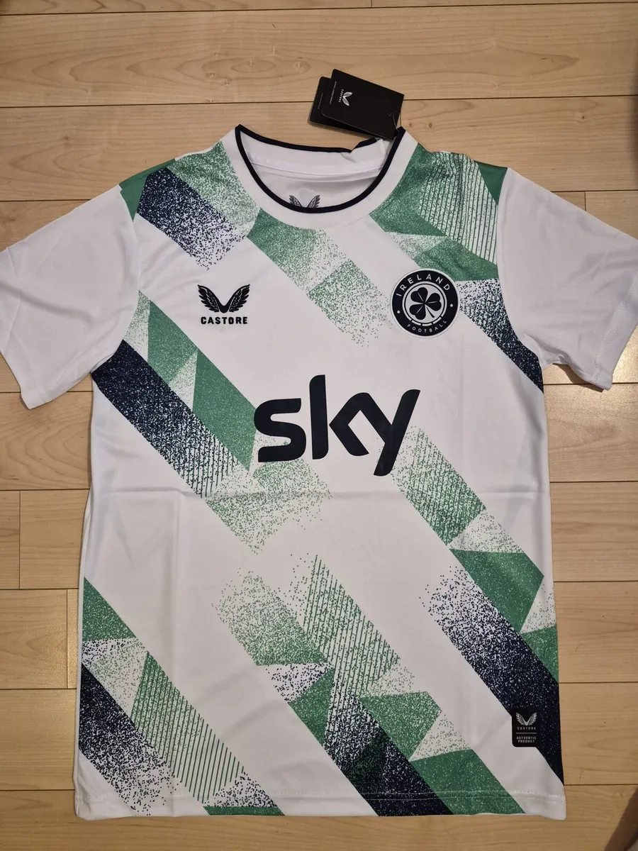 Ireland home and away football jersey - Image 3