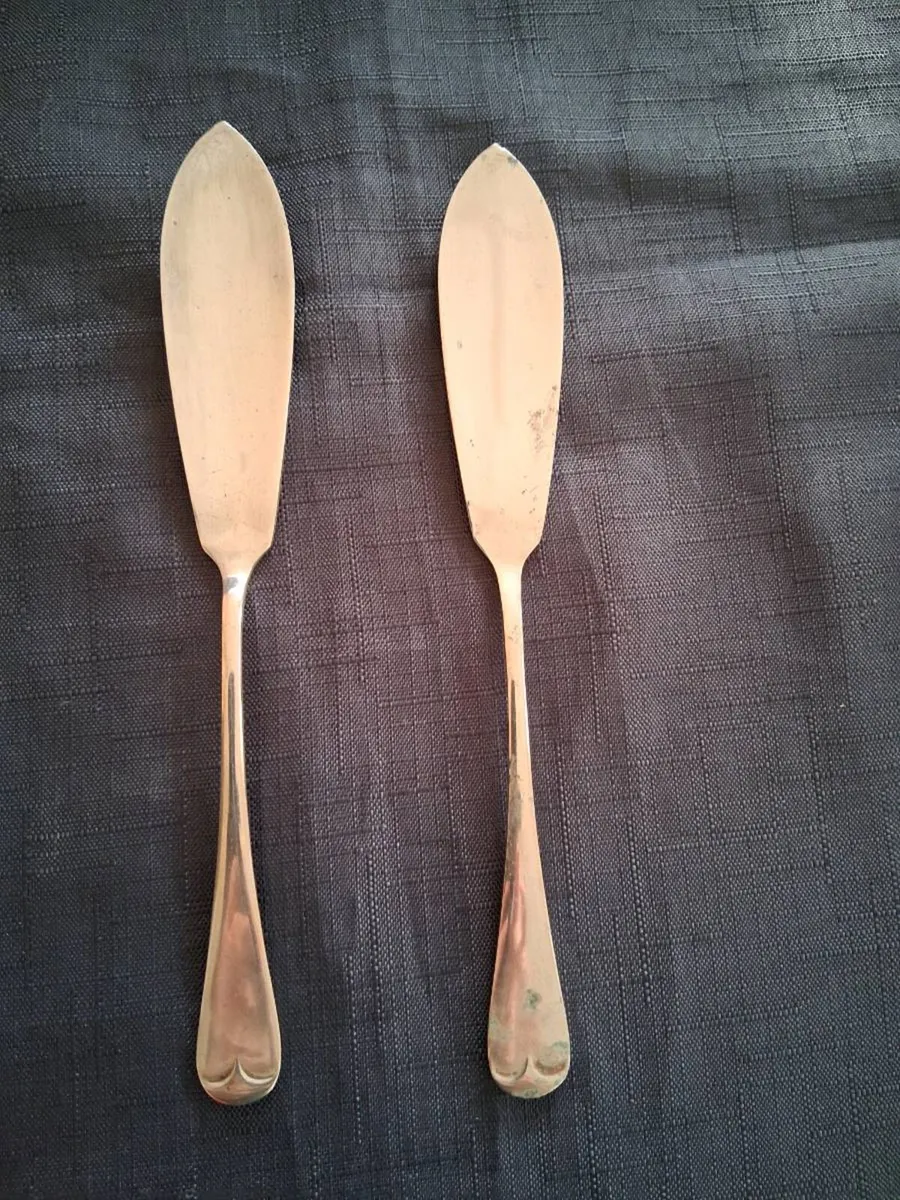 2 Silver Plated Cheese Knives - Image 1