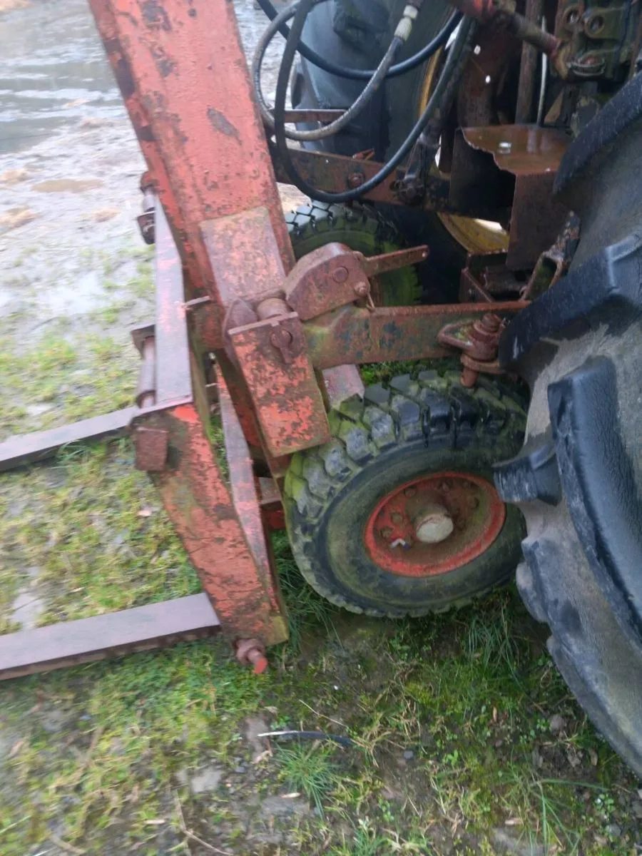 Forklift tractor - Image 2