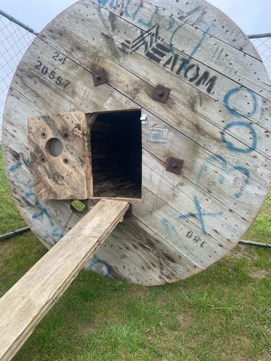 Dog house/ chicken coup/ pet - Image 1