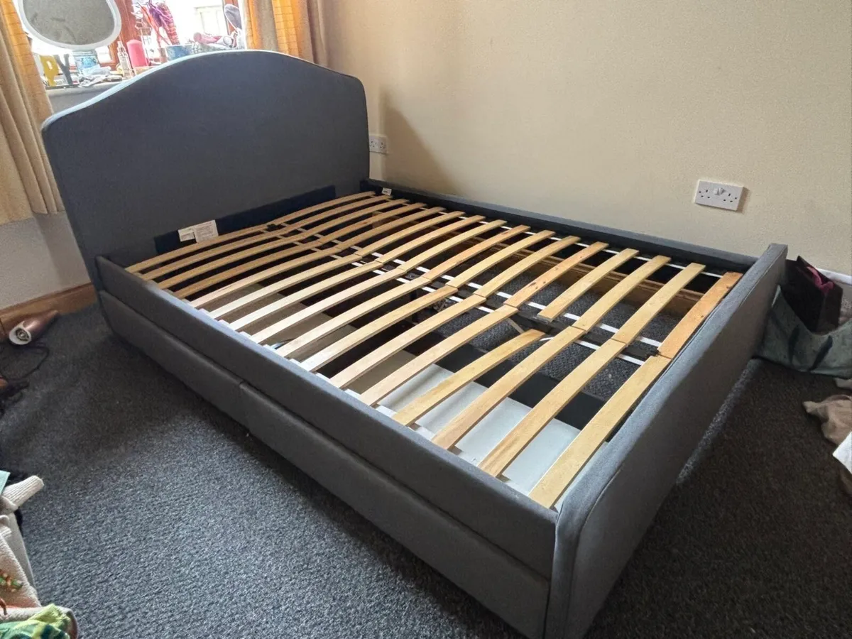 Double bed - Image 1