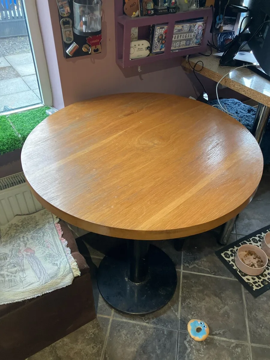 High table - Image 1