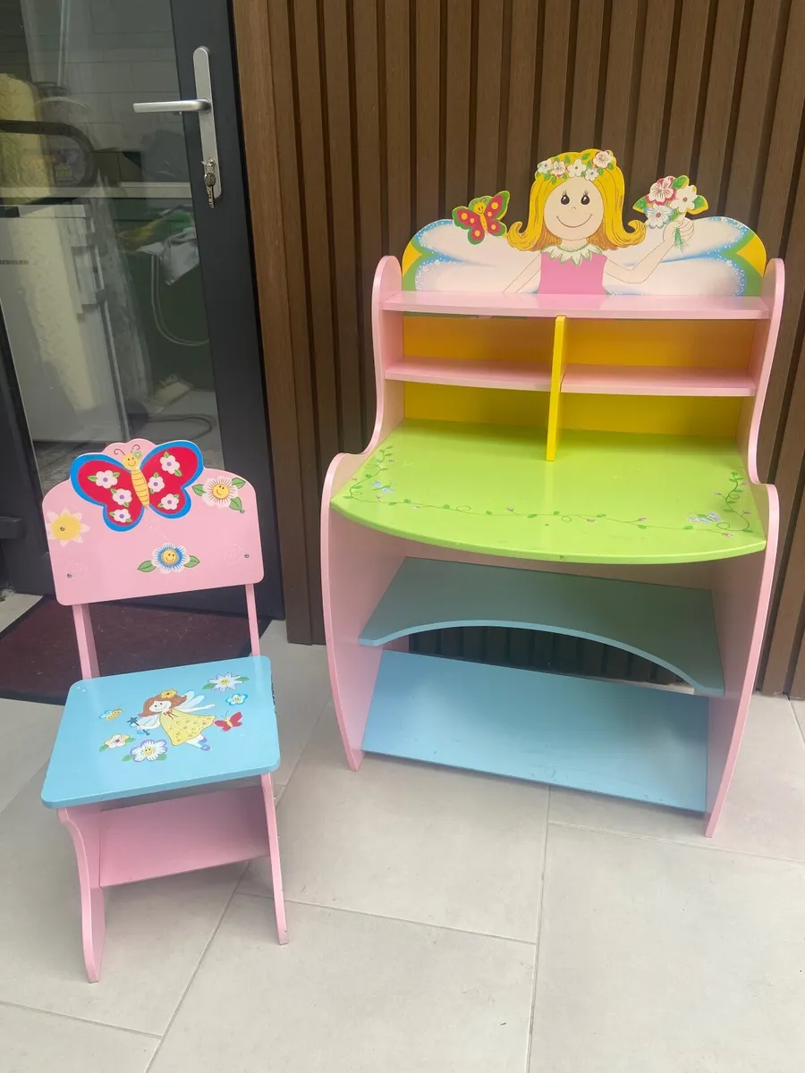 Girls wooden painted table and chair - Image 1