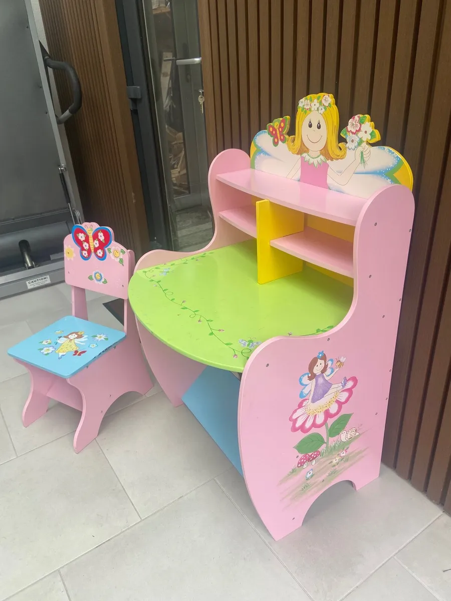 Girls wooden painted table and chair - Image 2