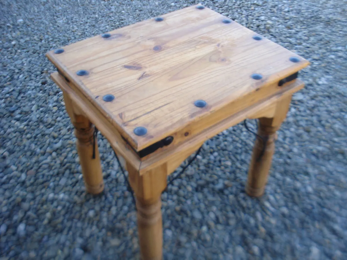 VINTAGE MEXICAN TALL PINE TABLE. - Image 2