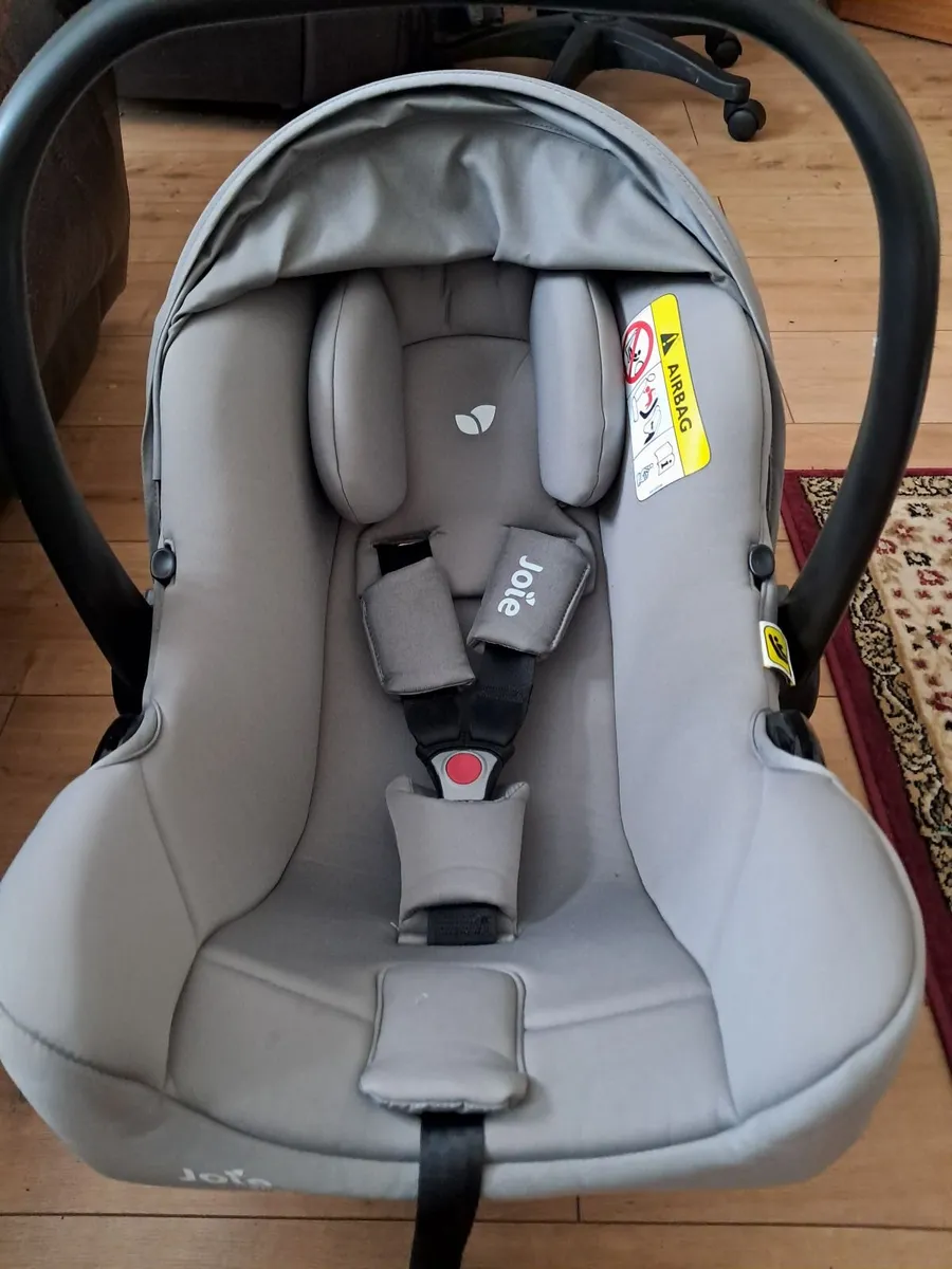 Joie I snug 2 car seat, base and stroller adapters - Image 1