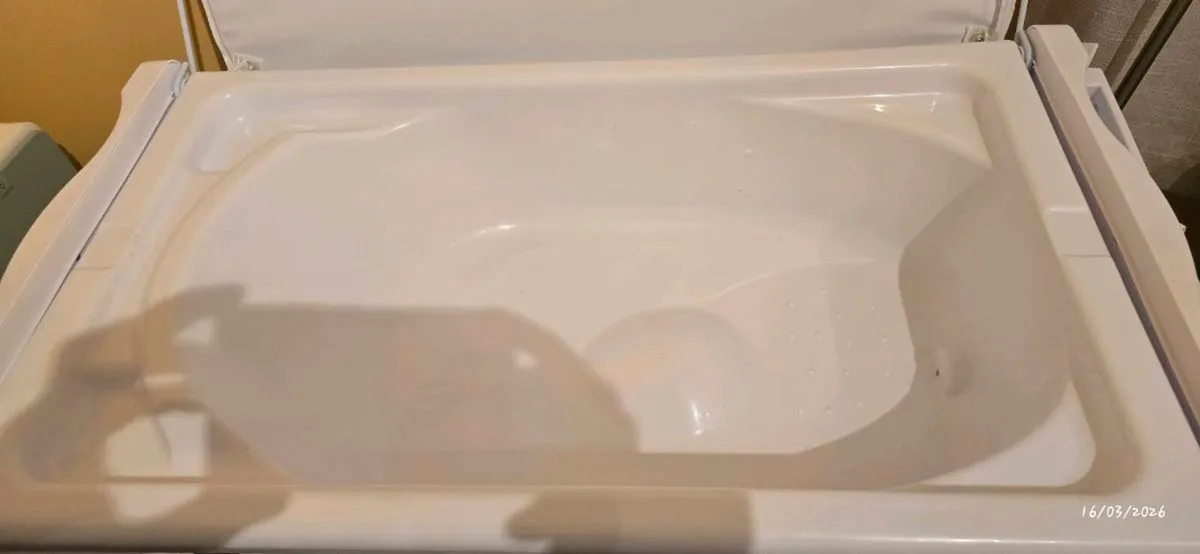 Baby Changing and bathing station - Image 2