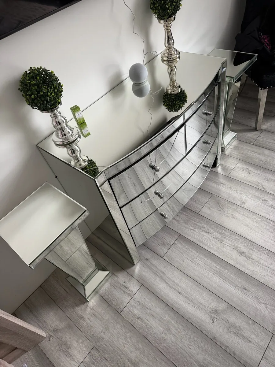 Mirror side dressing&stand - Image 1