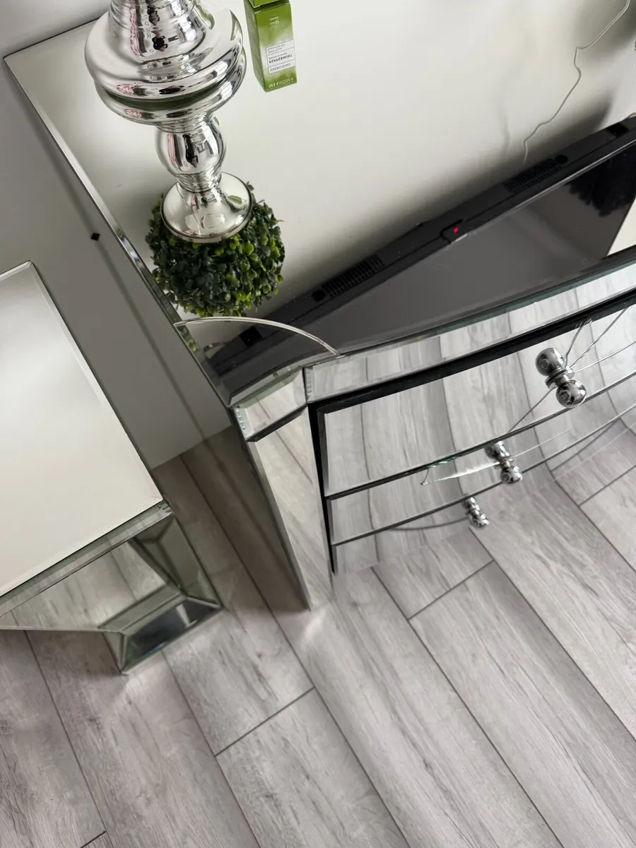 Mirror side dressing&stand - Image 3