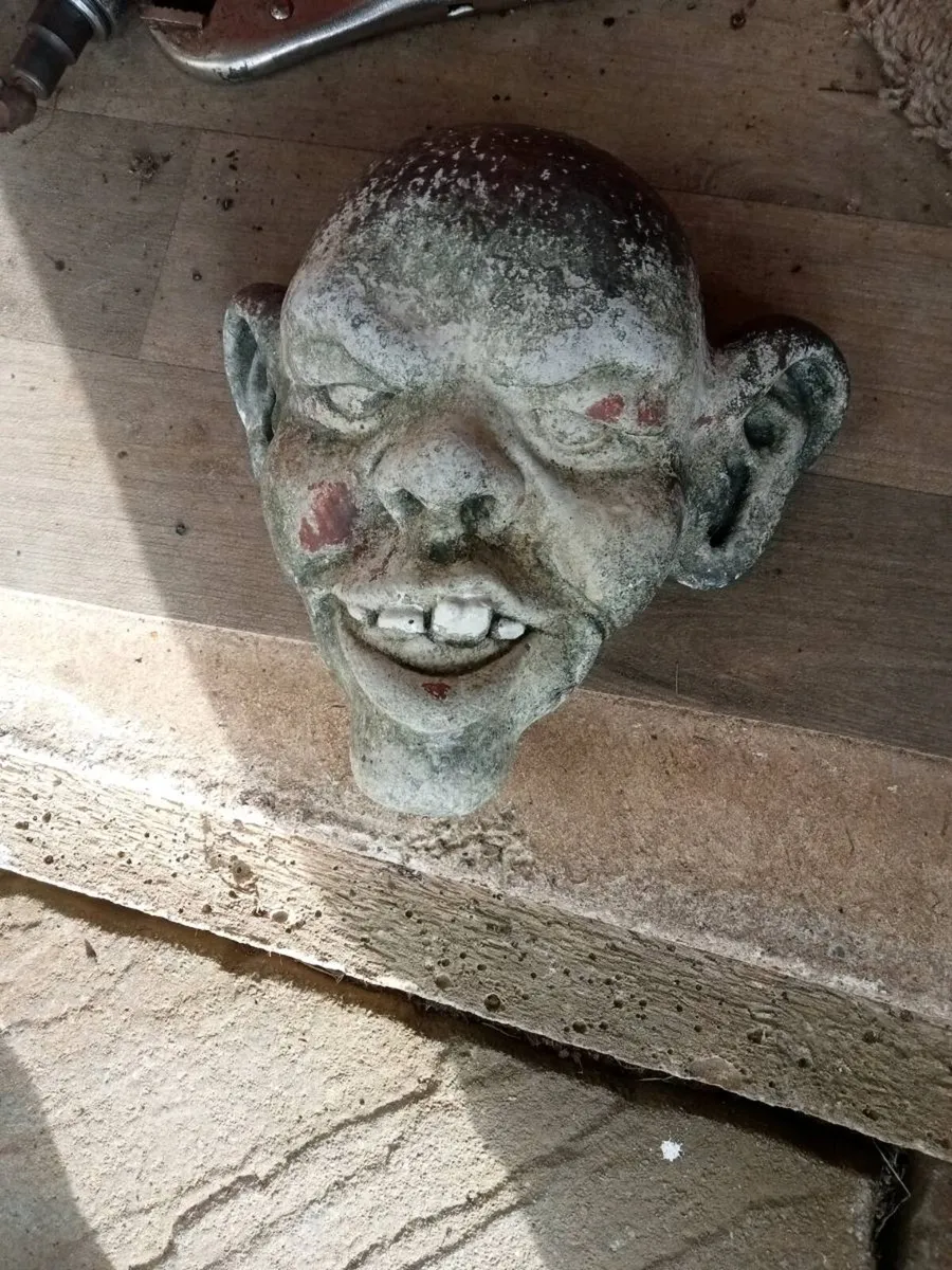 Old gargail head - Image 1