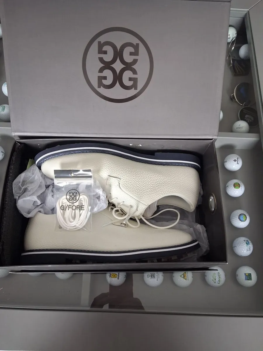 Golf shoes - Image 1