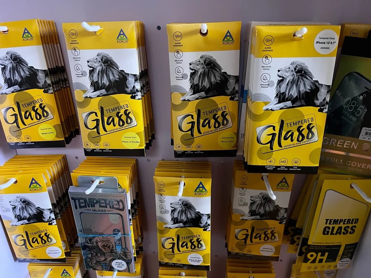 Cases and screen protectors - Image 3